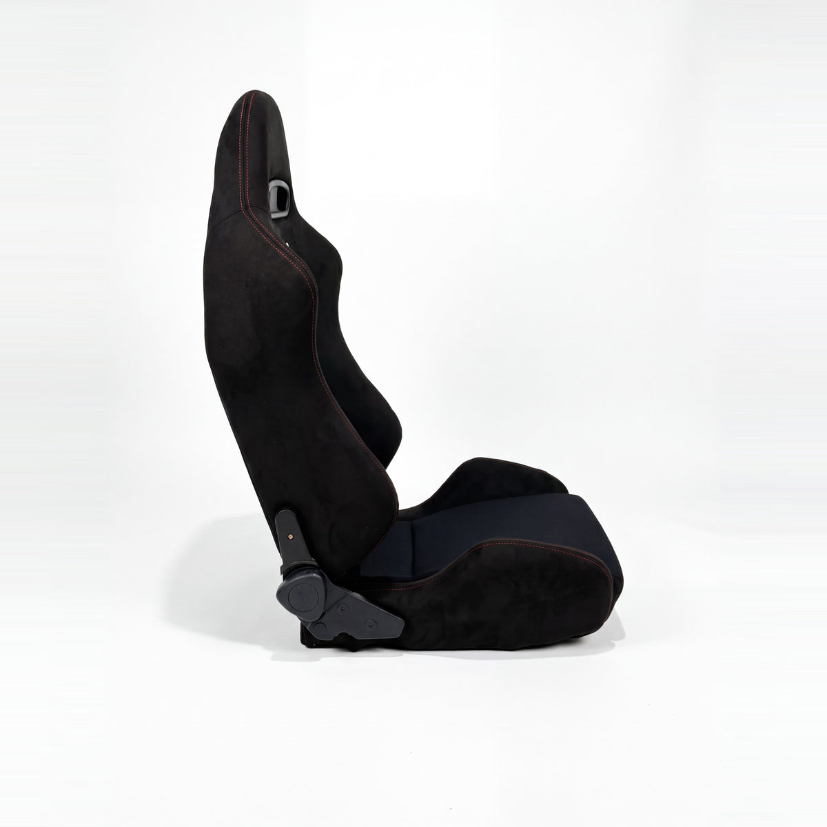 SR4 style bucket seat in black, side profile