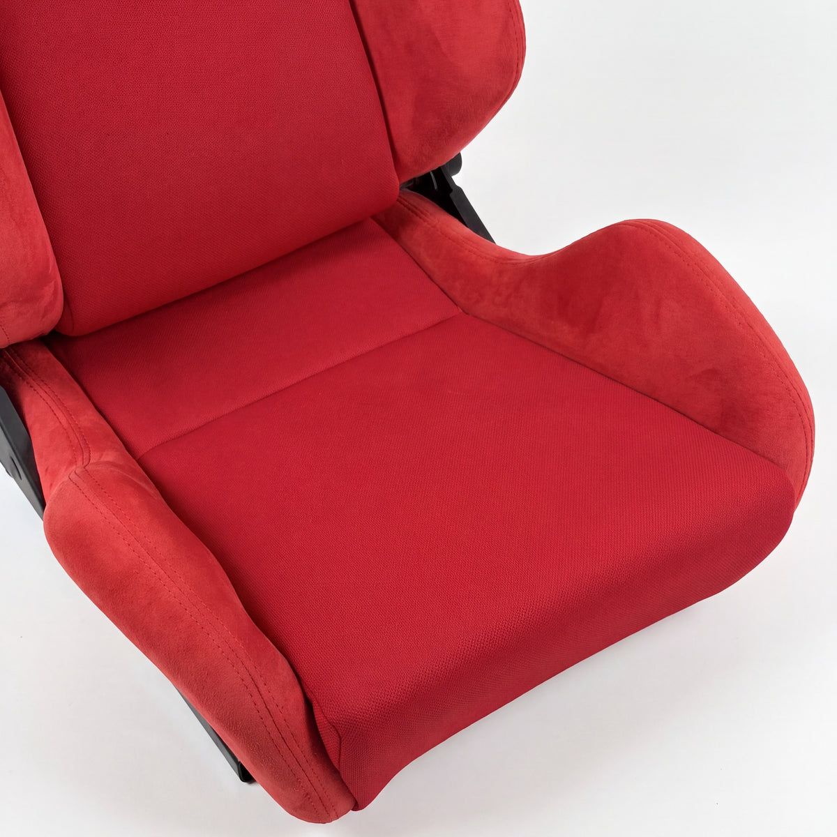 SR4 style bucket seat in red, cushion close-up